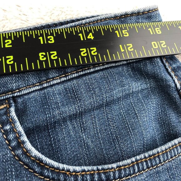 Lee Women's Jeans Size  33x30 Measured Relaxed Fit Straight Leg High Rise Blue - Picture 4 of 15